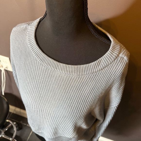 Lululemon Ribbed Knit Sweater Light Grey Crewneck Pullover Women’s Size 6 - Picture 2 of 4
